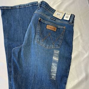 NWT Wranger Retro jeans, size 15, Bootcut, Mae mid rise